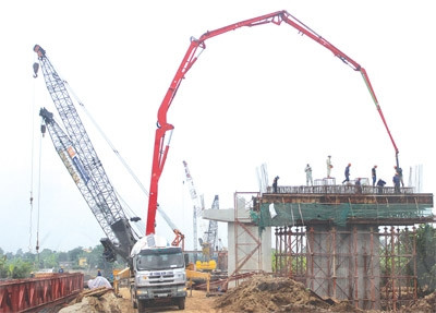 Thực hiện 30% khối lượng công việc xây dựng cầu Quang Thanh